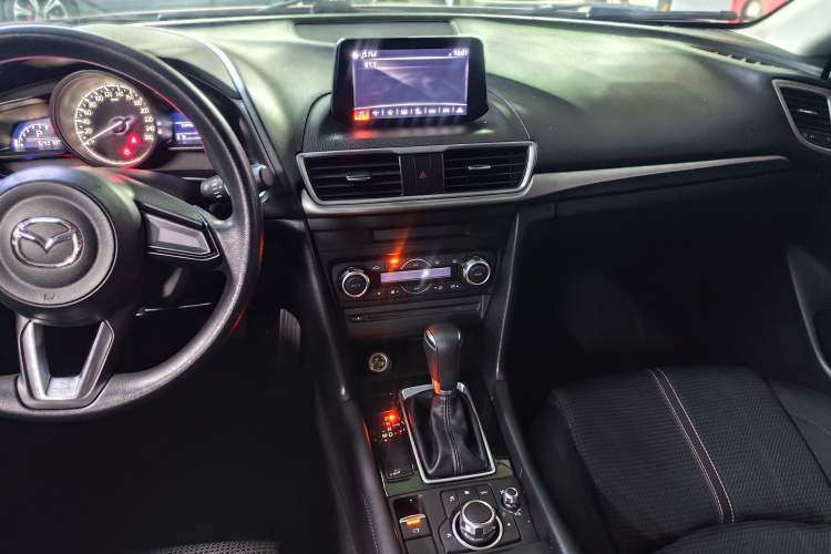 Used Mazda 3 Axela 2019 Cloud-Controlled Sedan 1.5L Automatic Luxury Model China VI Standard Gear Lever
