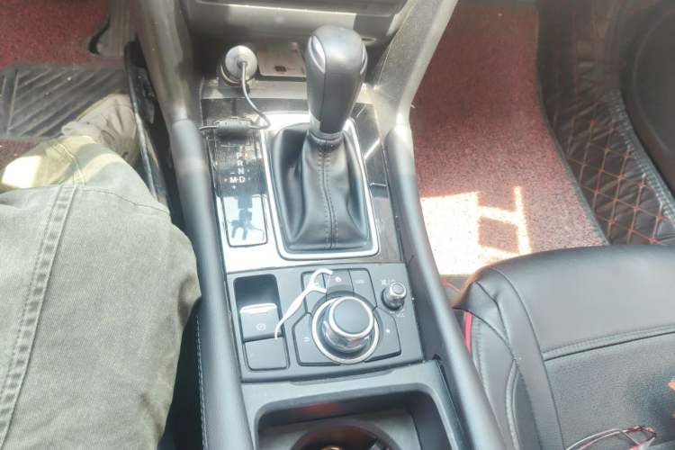 Used Mazda 3 Axela 2019 Cloud-Controlled Sedan 1.5L Automatic Luxury Model China VI Standard Gear Lever