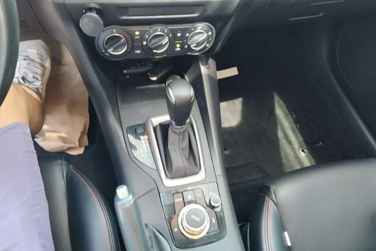 Used Mazda 3 Axela 2019 Cloud-Controlled Version Sedan 1.5L Automatic Comfort Trim China VI Standard Gear Lever