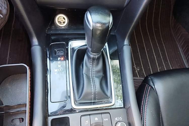 Used Mazda 3 Axela 2019 Cloud-Controlled Sedan 1.5L Automatic Luxury Model China VI Standard Gear Lever