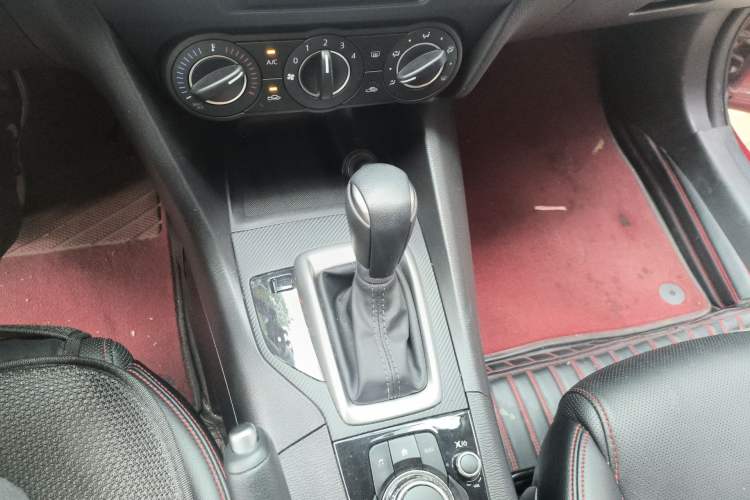 Used Mazda 3 Axela 2019 Cloud-Control Edition Hatchback 1.5L Automatic Comfort Model China VI Standard Gear Lever