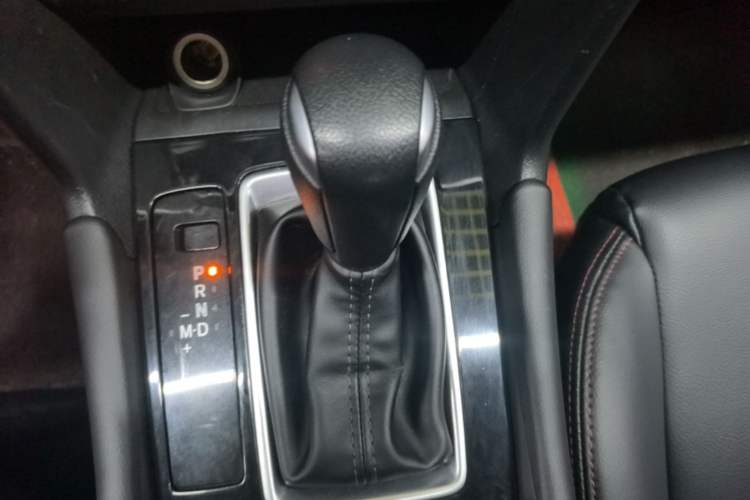 Used Mazda 3 Axela 2019 Cloud-Controlled Sedan 1.5L Automatic Luxury Model China VI Standard Gear Lever