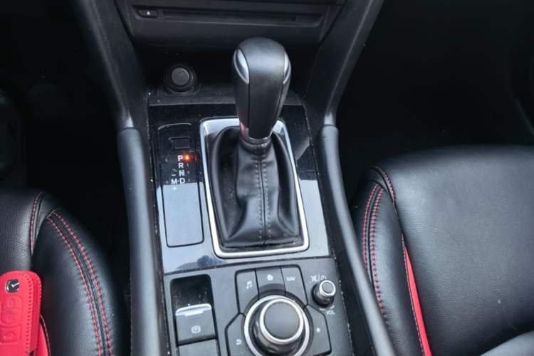 Used Mazda 3 Axela 2019 Cloud-Controlled Sedan 1.5L Automatic Luxury Model China VI Standard Gear Lever