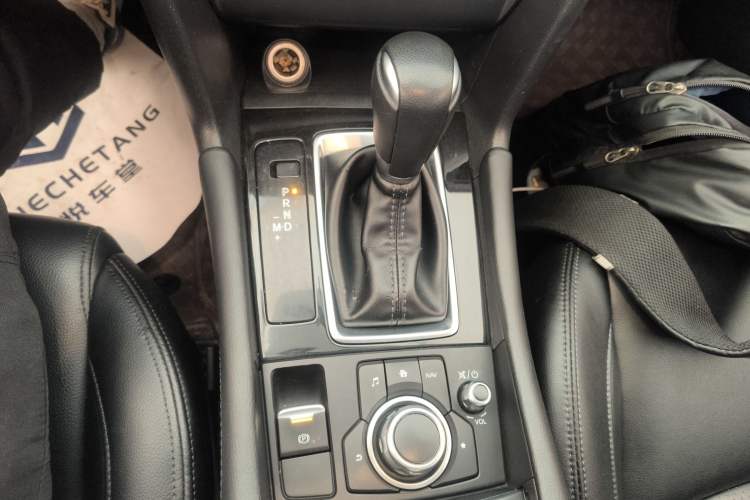 Used Mazda 3 Axela 2019 Cloud-Controlled Sedan 1.5L Automatic Luxury Model China VI Standard Gear Lever