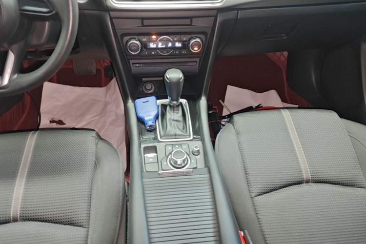Used Mazda 3 Axela 2019 Cloud-Controlled Sedan 1.5L Automatic Luxury Model China VI Standard Gear Lever