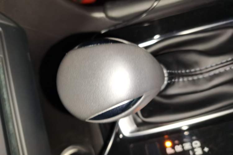 Used Mazda 3 Axela 2019 Cloud-Controlled Version Hatchback 2.0L Automatic Luxury Model China VI Standard Gear Lever
