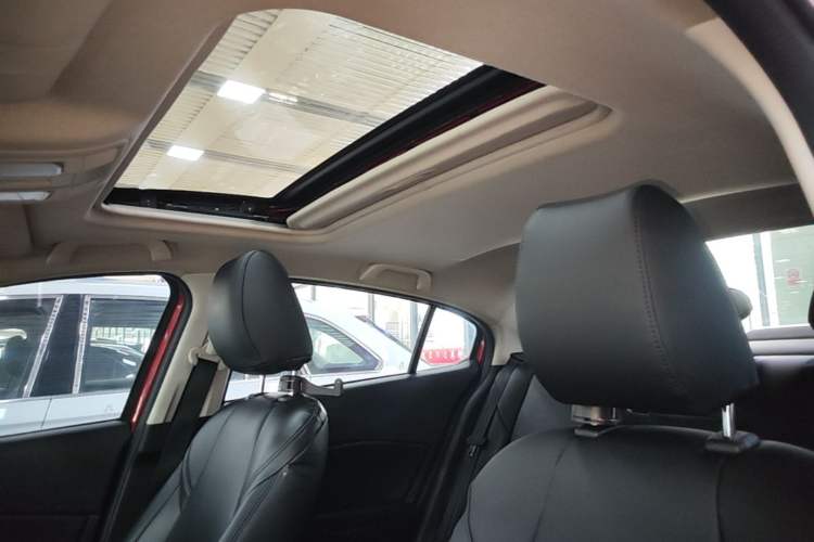 Used Mazda 3 Axela 2019 Cloud-Controlled Sedan 1.5L Automatic Luxury Model China VI Standard Headliner