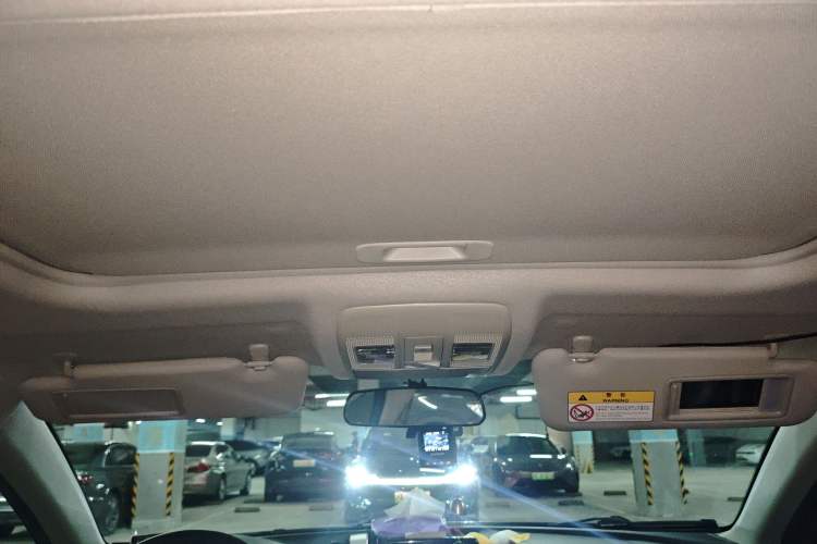 Used Mazda 3 Axela 2019 Cloud-Controlled Version Sedan 2.0L Automatic Luxury Trim China VI Standard Headliner