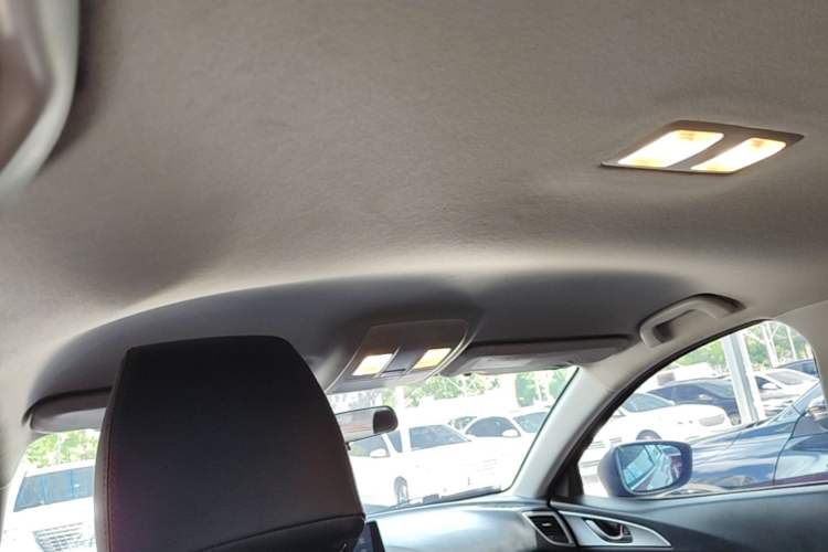Used Mazda 3 Axela 2019 Cloud-Controlled Version Sedan 1.5L Automatic Comfort Trim China VI Standard Headliner