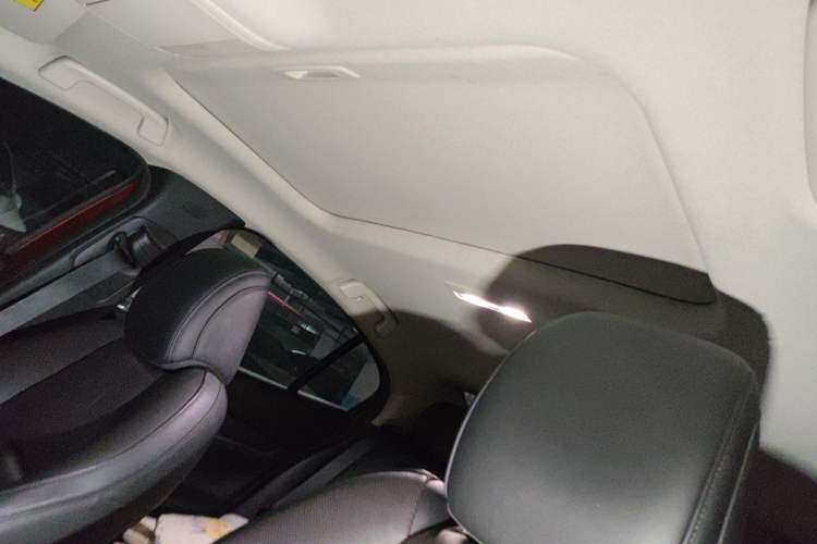 Used Mazda 3 Axela 2019 Cloud-Controlled Version Sedan 1.5L Automatic Luxury Trim China VI Standard Headliner