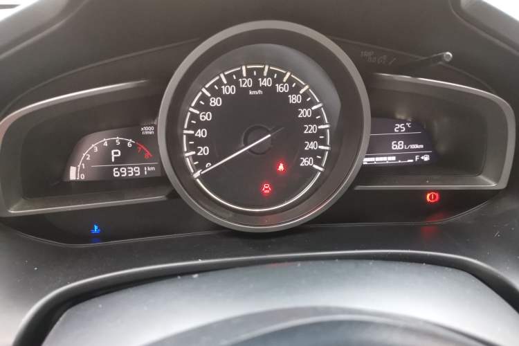 Used Mazda 3 Axela 2019 Cloud-Controlled Version Sedan 1.5L Automatic Comfort Trim China VI Standard Instrument Cluster