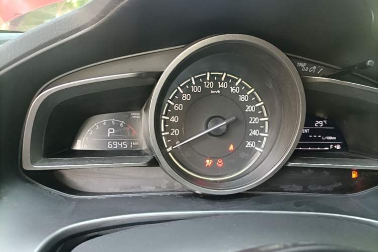 Used Mazda 3 Axela 2019 Cloud-Controlled Sedan 1.5L Automatic Luxury Model China VI Standard Instrument Cluster