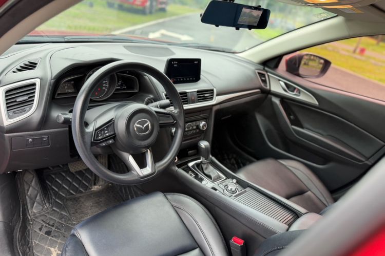 Used Mazda 3 Axela 2019 Cloud-Controlled Sedan 1.5L Automatic Luxury Model China VI Standard Interior 2