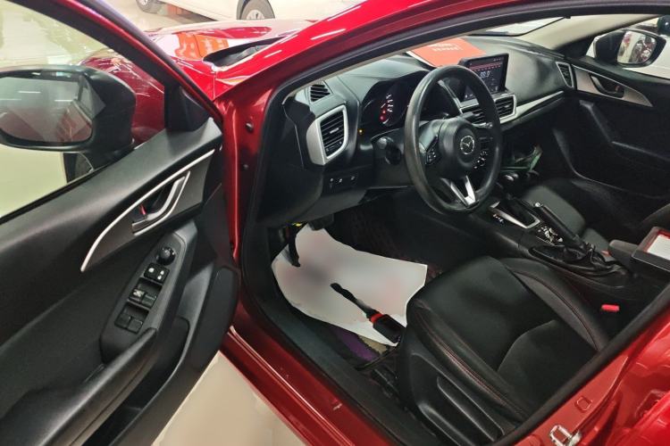 Used Mazda 3 Axela 2019 Cloud-Controlled Version Sedan 1.5L Automatic Comfort Trim China VI Standard Interior 3