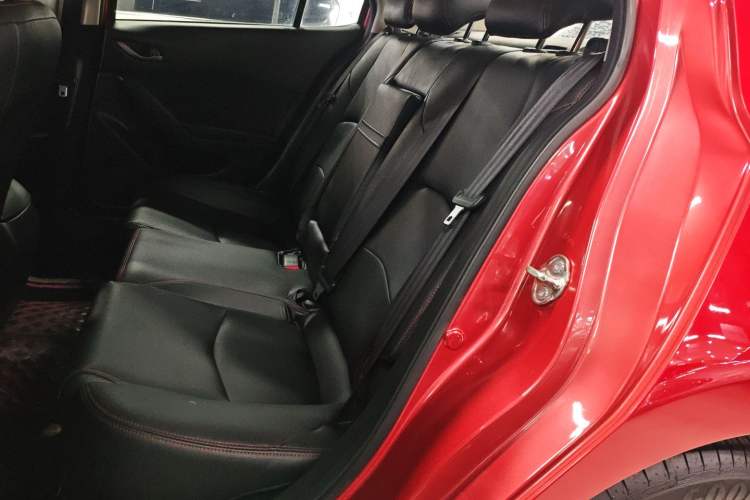 Used Mazda 3 Axela 2019 Cloud-Controlled Version Sedan 1.5L Automatic Comfort Trim China VI Standard Interior 4