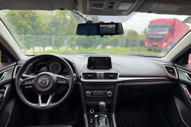 Used Mazda 3 Axela 2019 Cloud-Controlled Sedan 1.5L Automatic Luxury Model China VI Standard Interior 4