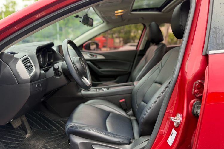 Used Mazda 3 Axela 2019 Cloud-Controlled Sedan 1.5L Automatic Luxury Model China VI Standard Interior 5