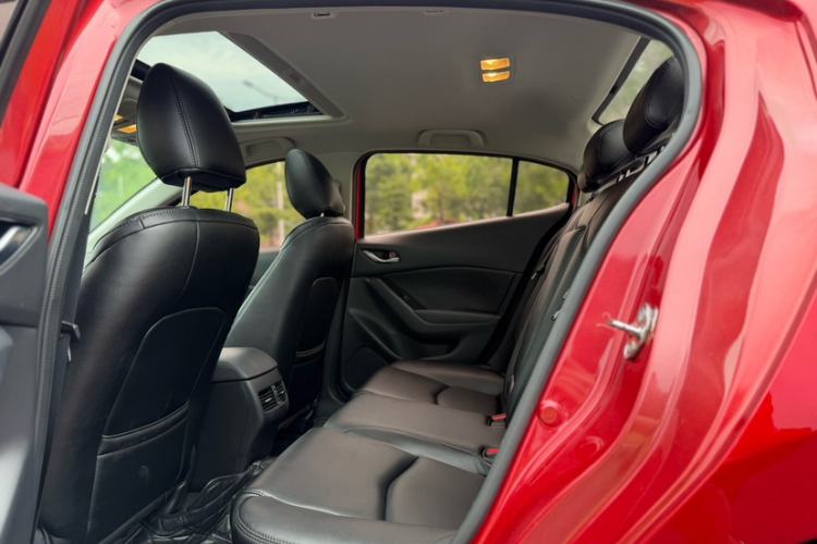 Used Mazda 3 Axela 2019 Cloud-Controlled Sedan 1.5L Automatic Luxury Model China VI Standard Interior 8