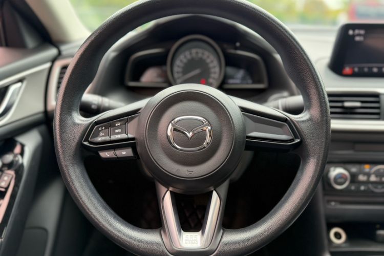 Used Mazda 3 Axela 2019 Cloud-Controlled Sedan 1.5L Automatic Luxury Model China VI Standard Interior 9