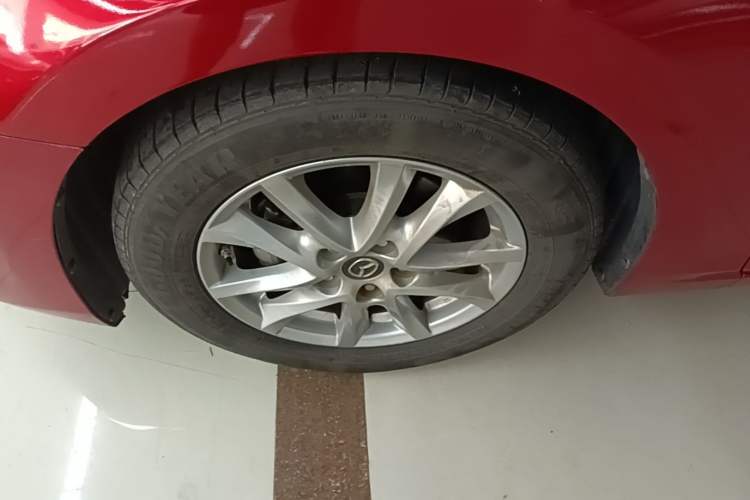 Used Mazda 3 Axela 2019 Cloud-Controlled Version Sedan 1.5L Automatic Luxury Trim China V Standard Left Front Wheel Hub