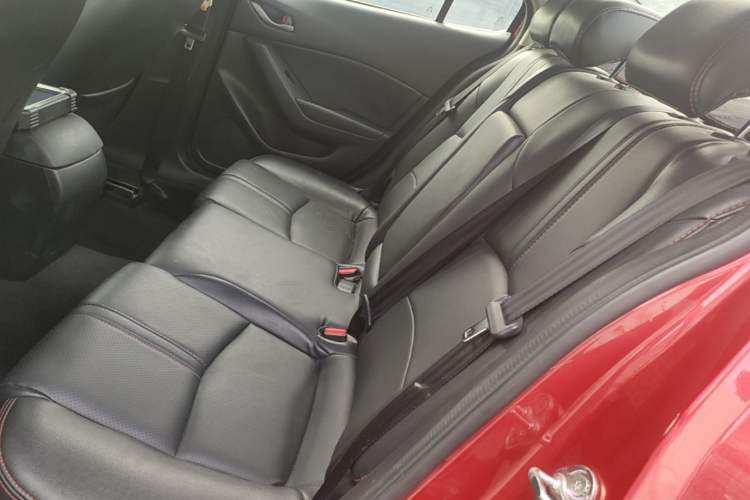 Used Mazda 3 Axela 2019 Cloud-Controlled Version Sedan 1.5L Automatic Comfort Trim China VI Standard Left Rear Seat
