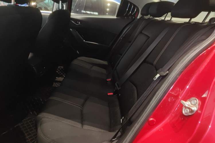 Used Mazda 3 Axela 2019 Cloud-Controlled Sedan 1.5L Automatic Luxury Model China VI Standard Left Rear Seat