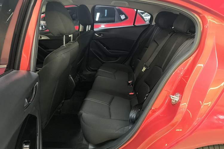 Used Mazda 3 Axela 2019 Cloud-Controlled Edition Hatchback 1.5L Automatic Luxury Model China VI Standard Left Rear Seat