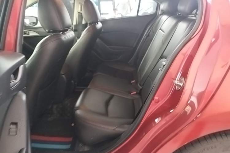 Used Mazda 3 Axela 2019 Cloud-Controlled Version Sedan 1.5L Automatic Comfort Trim China V Standard Left Rear Seat