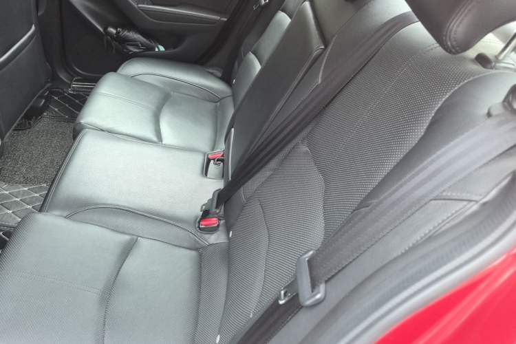 Used Mazda 3 Axela 2019 Cloud-Controlled Version Sedan 2.0L Automatic Luxury Trim China VI Standard Left Rear Seat