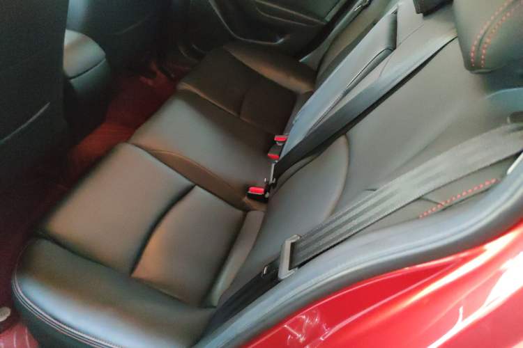 Used Mazda 3 Axela 2019 Cloud-Controlled Version Sedan 1.5L Automatic Comfort Trim China VI Standard Left Rear Seat