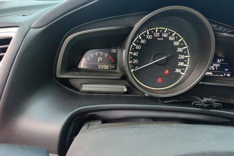 Used Mazda 3 Axela 2019 Cloud-Controlled Sedan 1.5L Automatic Luxury Model China VI Standard Odometer Close Up