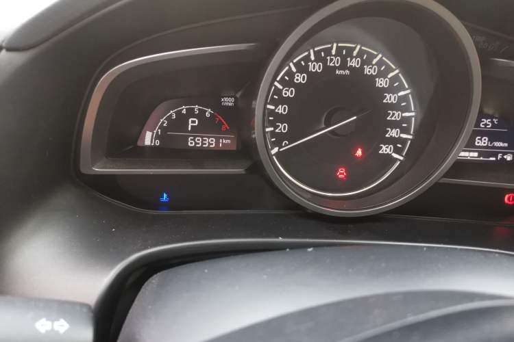 Used Mazda 3 Axela 2019 Cloud-Controlled Version Sedan 1.5L Automatic Comfort Trim China VI Standard Odometer Close Up