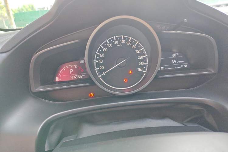 Used Mazda 3 Axela 2019 Cloud-Controlled Sedan 1.5L Automatic Luxury Model China VI Standard Odometer Close Up