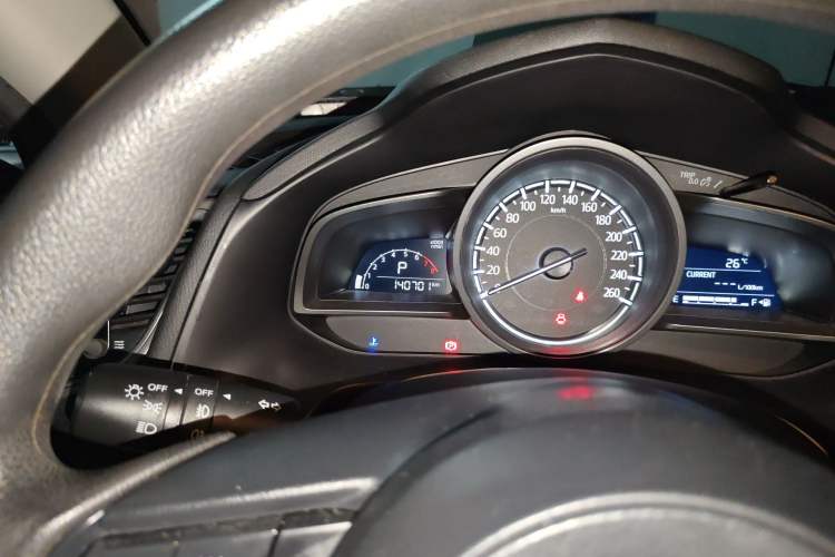 Used Mazda 3 Axela 2019 Cloud-Controlled Sedan 1.5L Automatic Luxury Model China VI Standard Odometer Close Up