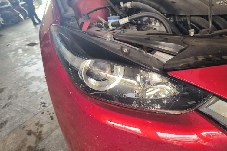 Used Mazda 3 Axela 2019 Cloud-Controlled Version Sedan 1.5L Automatic Comfort Trim China VI Standard Right Front Headlight