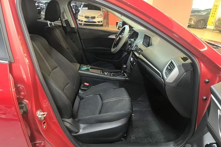 Used Mazda 3 Axela 2019 Cloud-Controlled Edition Hatchback 1.5L Automatic Luxury Model China VI Standard Right Front Seat