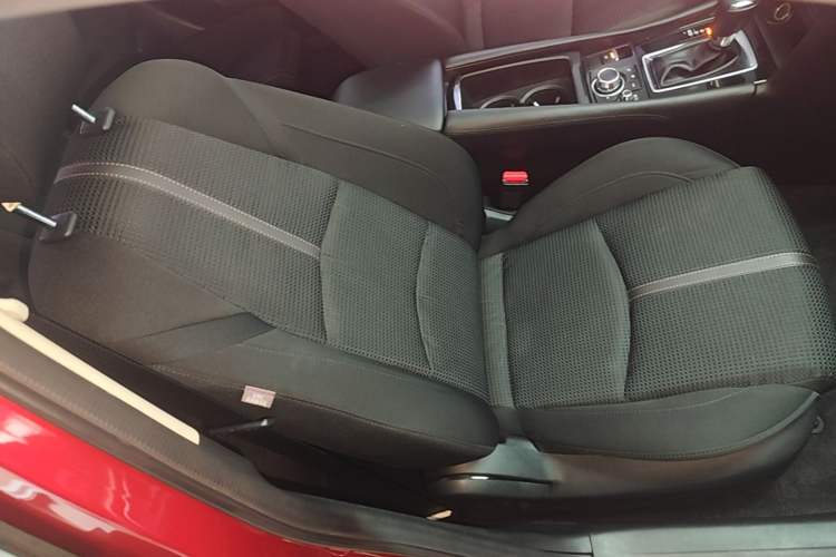 Used Mazda 3 Axela 2019 Cloud-Controlled Sedan 1.5L Automatic Luxury Model China VI Standard Right Front Seat