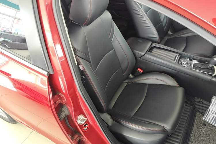 Used Mazda 3 Axela 2019 Cloud-Controlled Sedan 1.5L Automatic Luxury Model China VI Standard Right Front Seat