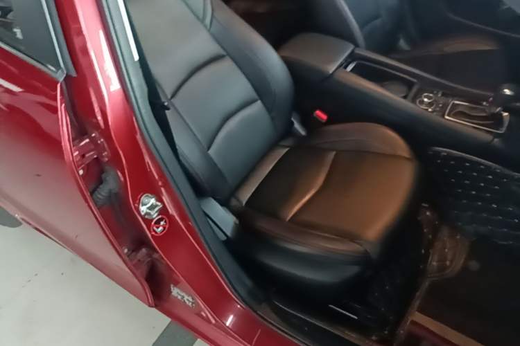 Used Mazda 3 Axela 2019 Cloud-Controlled Version Sedan 1.5L Automatic Luxury Trim China V Standard Right Front Seat