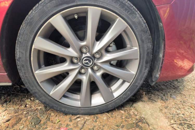 Used Mazda 3 Axela 2019 Cloud-Controlled Version Sedan 2.0L Automatic Flagship Trim China V Standard Right Front Wheel Hub