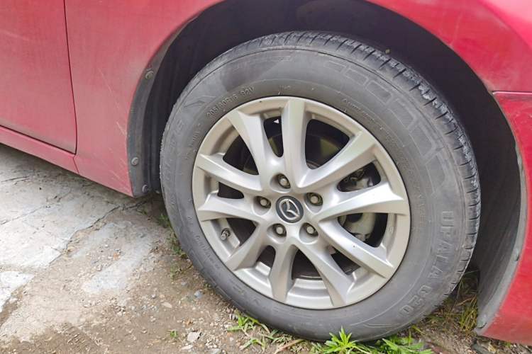 Used Mazda 3 Axela 2019 Cloud-Controlled Version Sedan 1.5L Automatic Comfort Trim China V Standard Right Front Wheel Hub