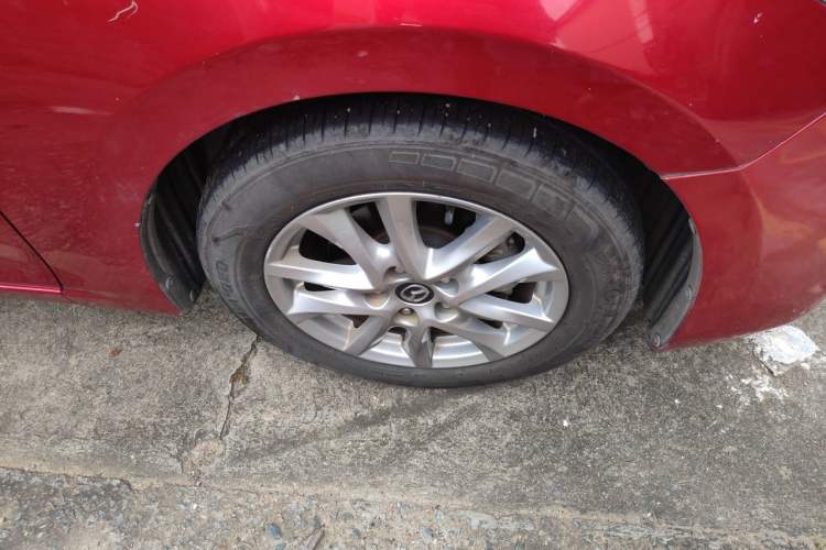 Used Mazda 3 Axela 2019 Cloud-Controlled Version Sedan 1.5L Automatic Comfort Trim China V Standard Right Front Wheel Hub
