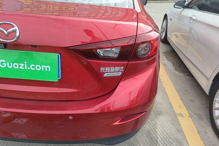 Used Mazda 3 Axela 2019 Cloud-Controlled Version Sedan 1.5L Automatic Comfort Trim China VI Standard Right Rear Taillight