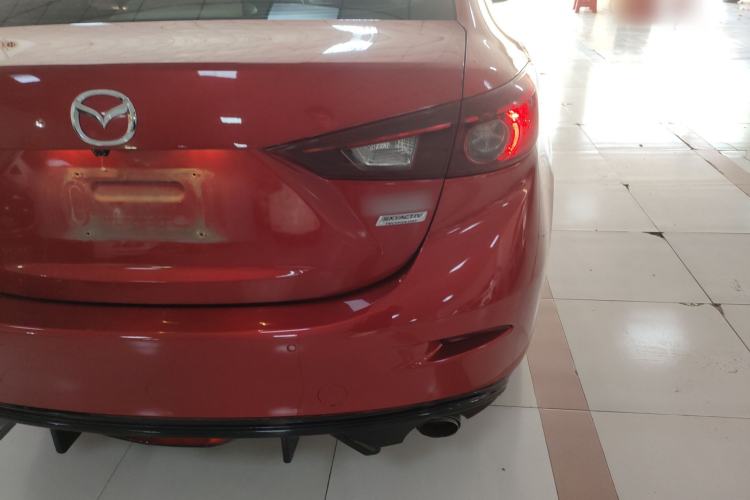 Used Mazda 3 Axela 2019 Cloud-Controlled Version Sedan 1.5L Automatic Comfort Trim China VI Standard Right Rear Taillight