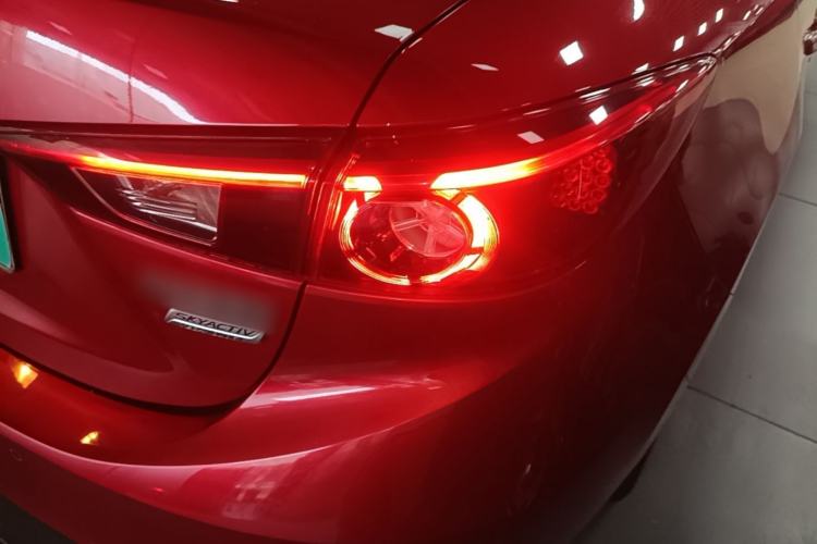 Used Mazda 3 Axela 2019 Cloud-Controlled Sedan 1.5L Automatic Luxury Model China VI Standard Right Rear Taillight