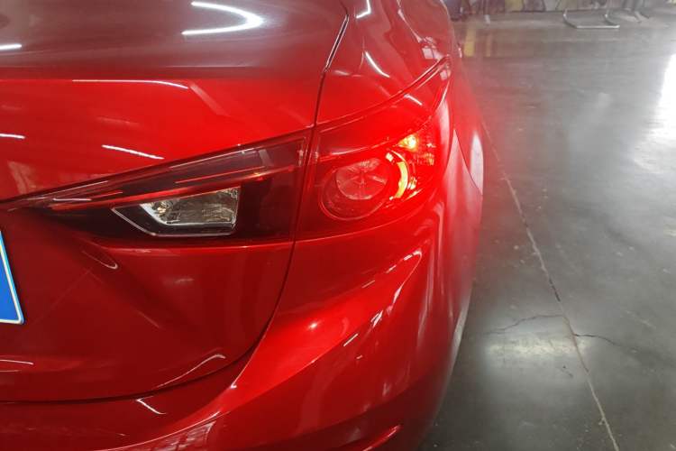Used Mazda 3 Axela 2019 Cloud-Controlled Version Sedan 1.5L Automatic Comfort Trim China VI Standard Right Rear Taillight