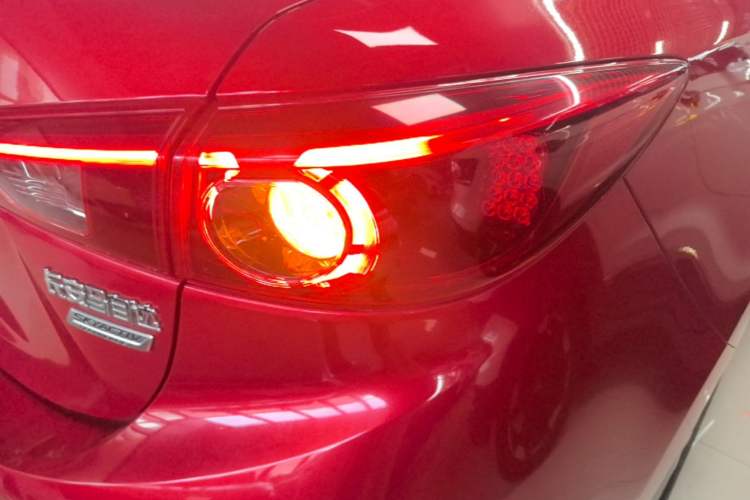 Used Mazda 3 Axela 2019 Cloud-Controlled Sedan 1.5L Automatic Luxury Model China VI Standard Right Rear Taillight