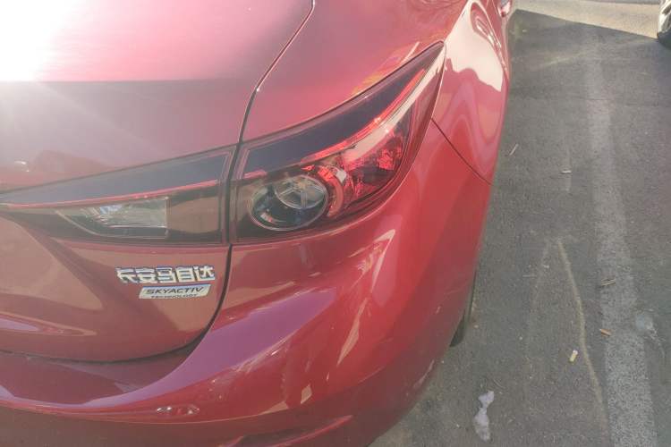 Used Mazda 3 Axela 2019 Cloud-Controlled Version Sedan 1.5L Automatic Comfort Trim China VI Standard Right Rear Taillight
