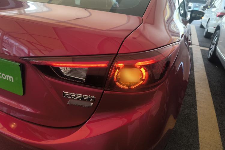 Used Mazda 3 Axela 2019 Cloud-Controlled Sedan 1.5L Automatic Luxury Model China VI Standard Right Rear Taillight