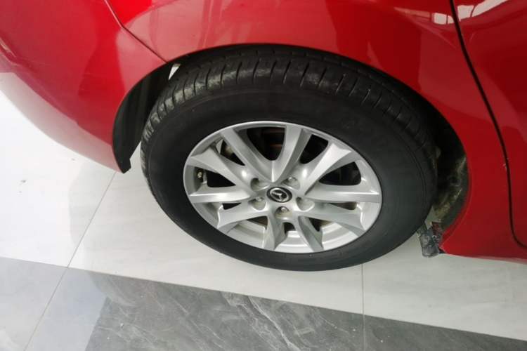 Used Mazda 3 Axela 2019 Cloud-Controlled Version Sedan 1.5L Automatic Comfort Trim China VI Standard Right Rear Wheel Hub